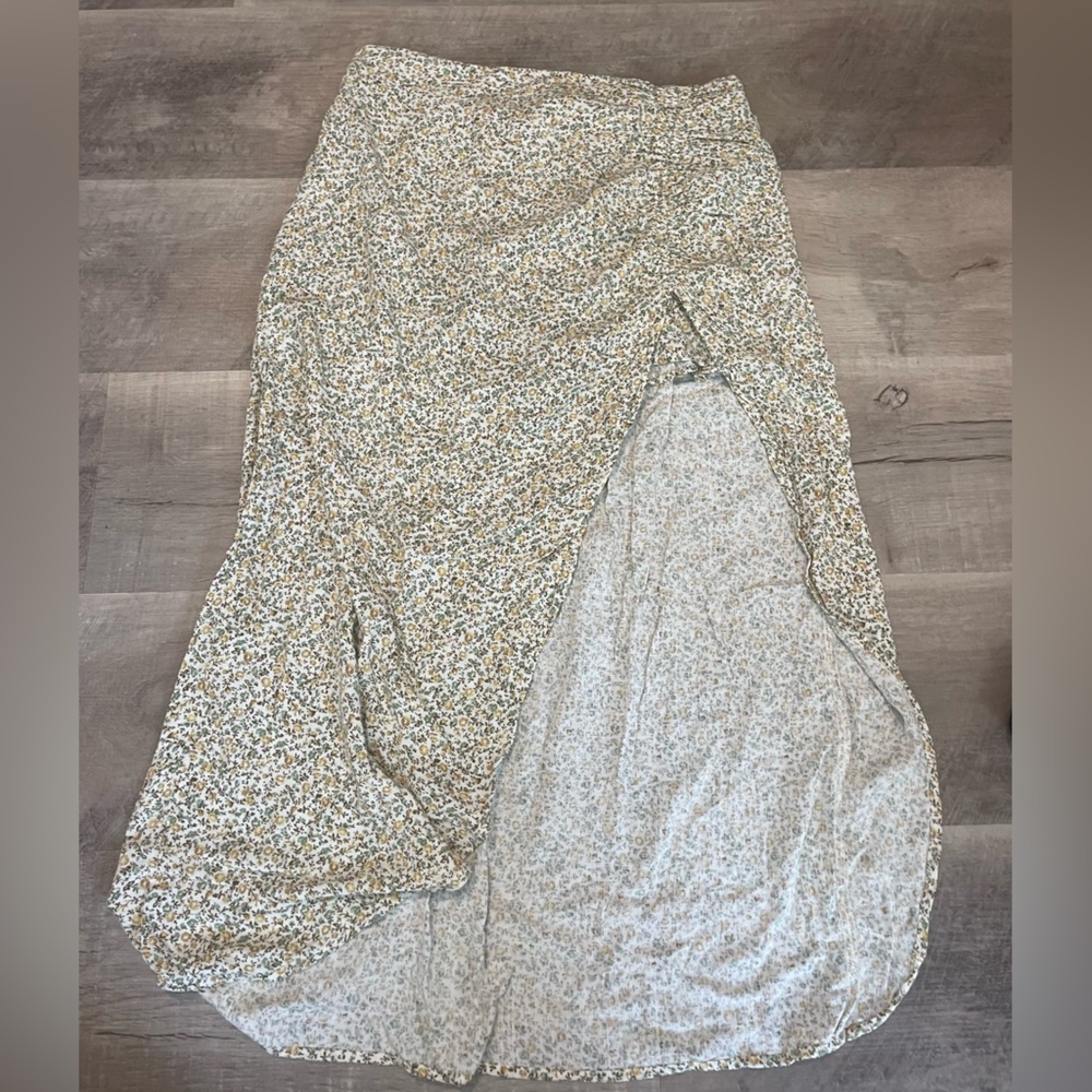 Womens floral midi skort. Size medium.